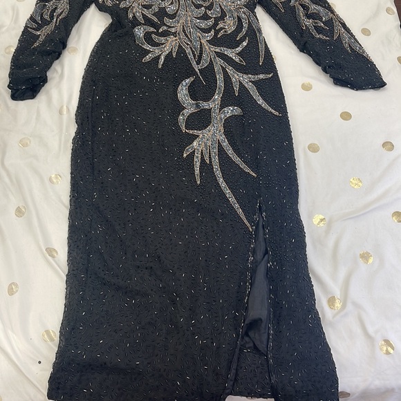 Too small and zipper broken - Picture 4 of 13